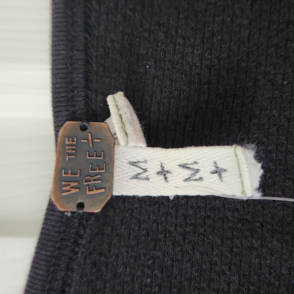 We the Free newbie black thermal with cuff sleeve - Picture 3 of 6